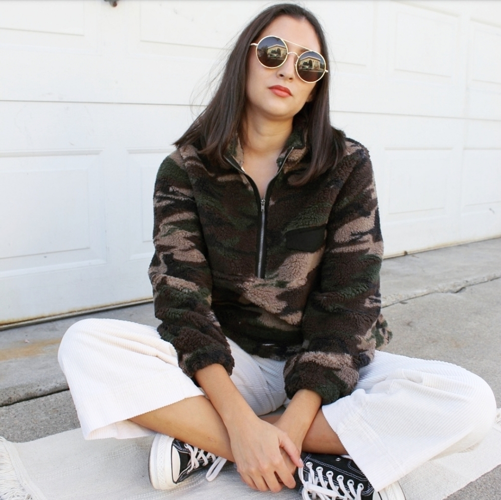 🚨//Fall Favorite Collection//Camo Fluffy Pullover - Picture 7 of 8
